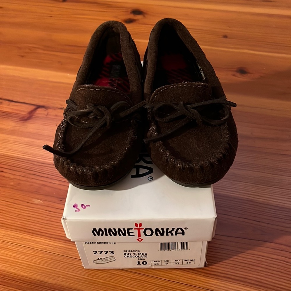 Minnetonka Slippers size 10